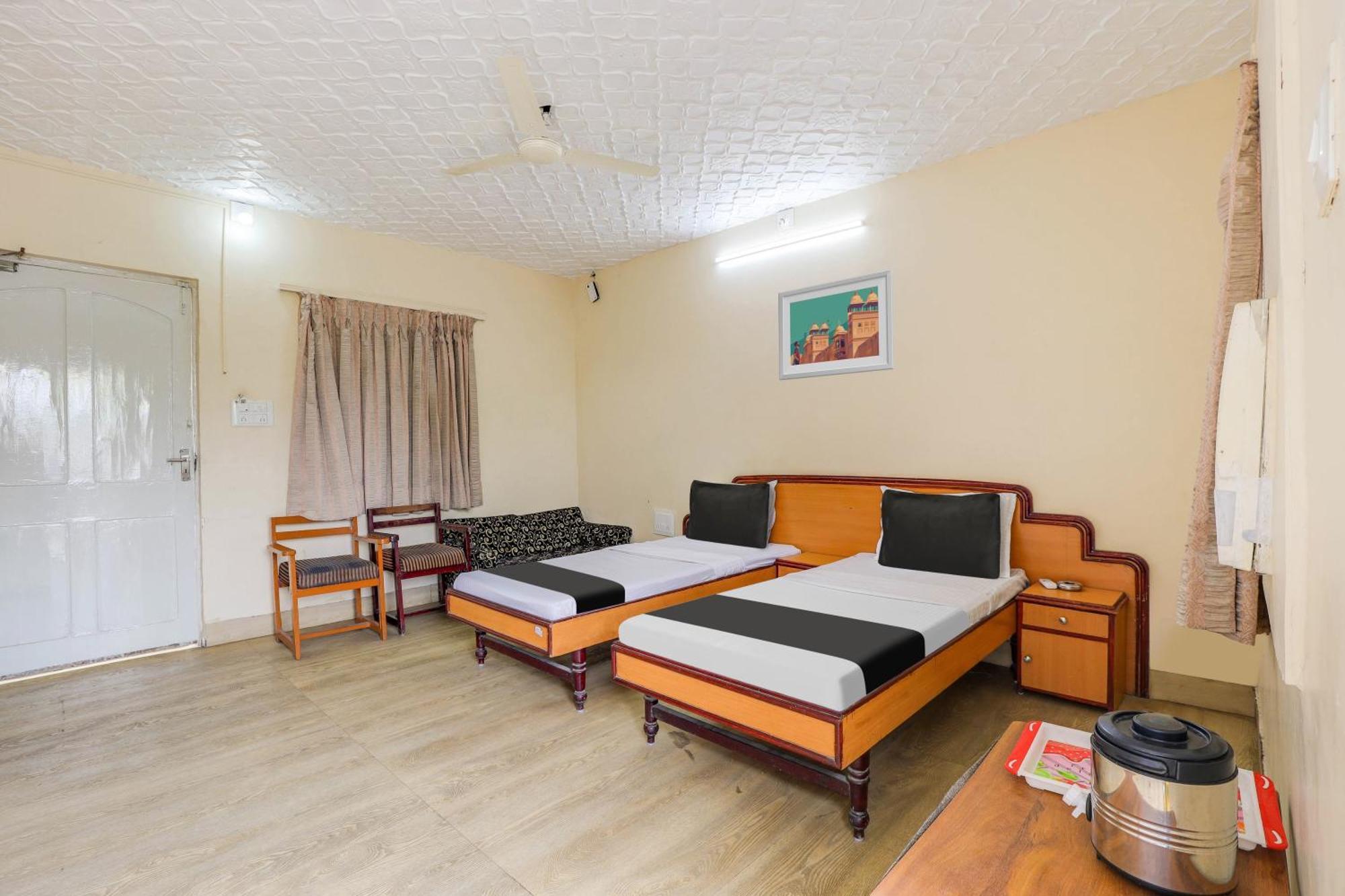 Hotel O Ellis Ahmedabad Luaran gambar