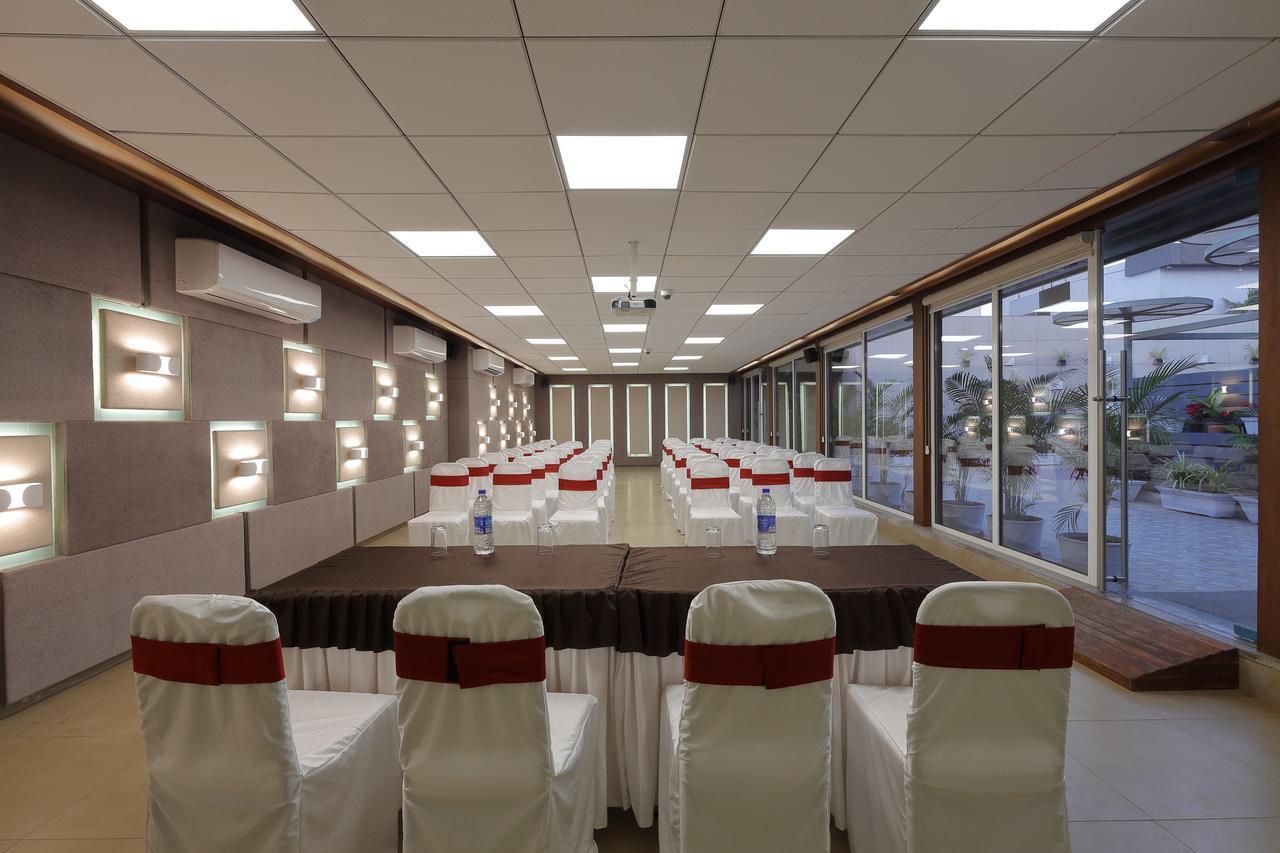 Hotel O Ellis Ahmedabad Luaran gambar